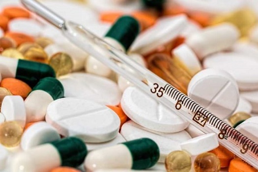 Lee más sobre el artículo Ley de fármacos II: Qué es recetar por DCI y cómo se asegura la intercambiabilidad eficaz de medicamentos