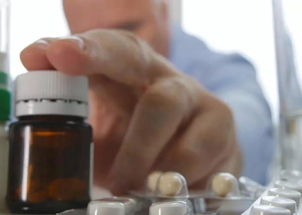 Lee más sobre el artículo Laboratorios explican los peligros tras el comercio informal de medicamentos